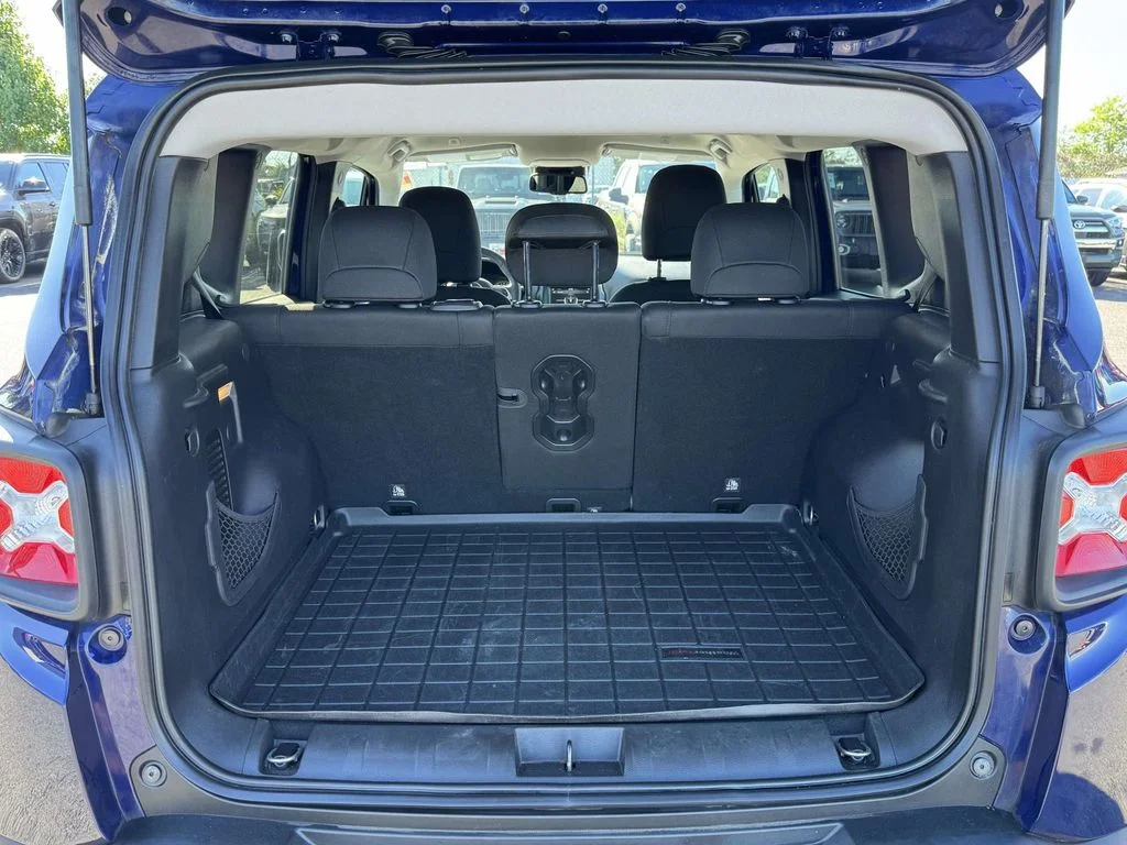 Used 2019 Blue Jeep Latitude image 29