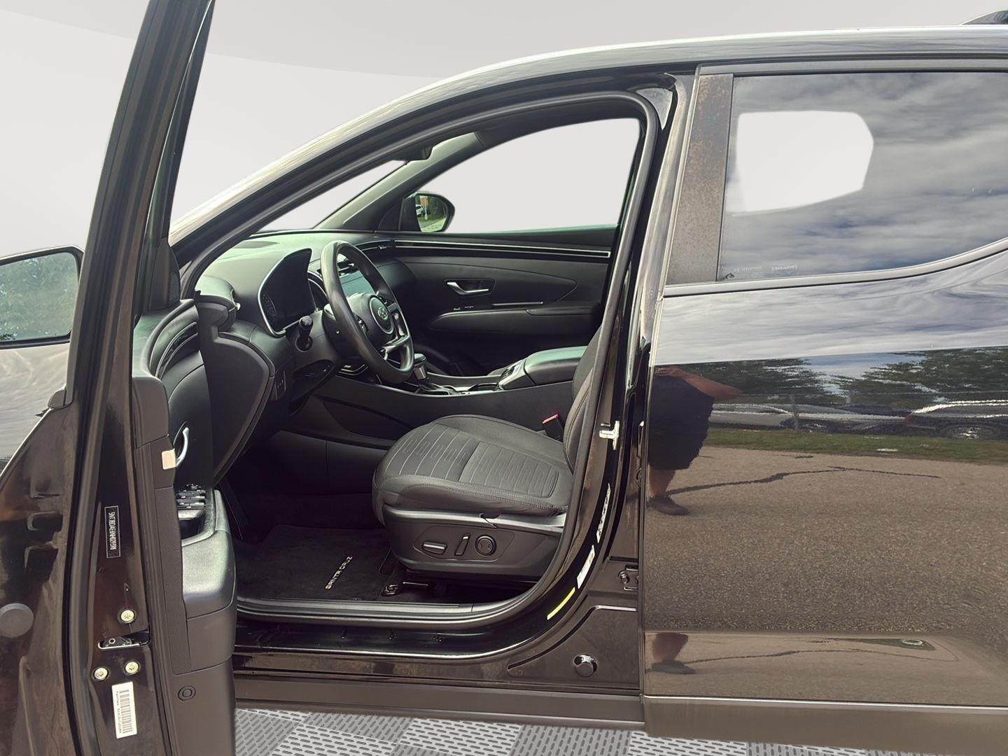 Used 2022 Phantom Black Hyundai SEL image 30