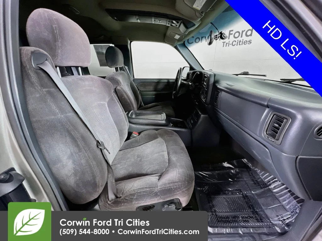 Used 2000 White Chevrolet LS image 15