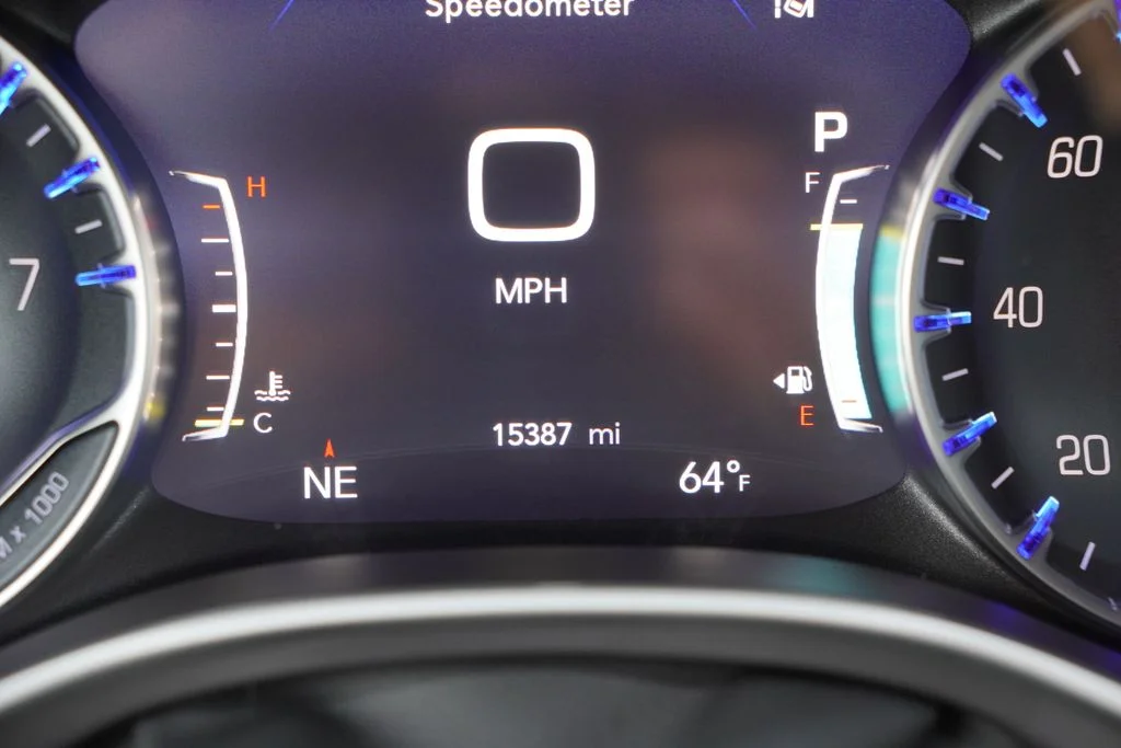 Used 2025 Diamond Black Crystal Pearlcoat Chrysler Select image 7