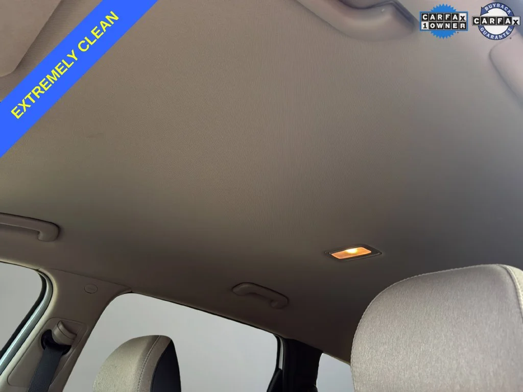 Used 2023 White Hyundai SE image 19