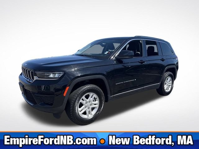 Used 2023 Diamond Black Jeep Laredo image 1