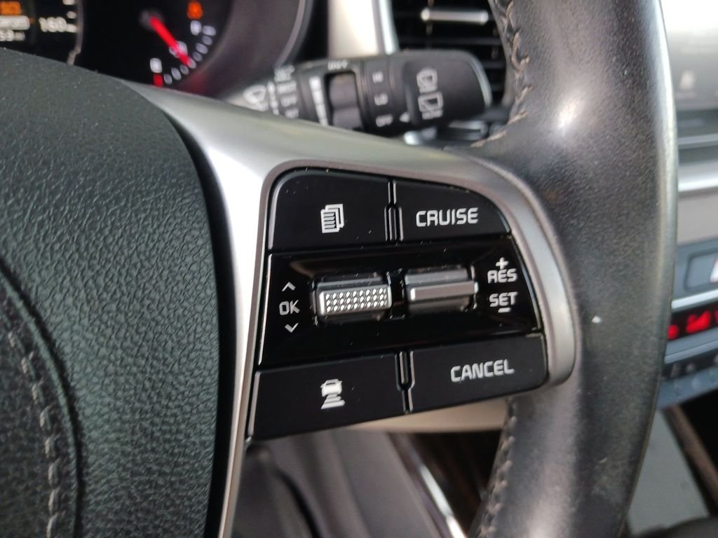 Used 2019 White Kia EX image 33