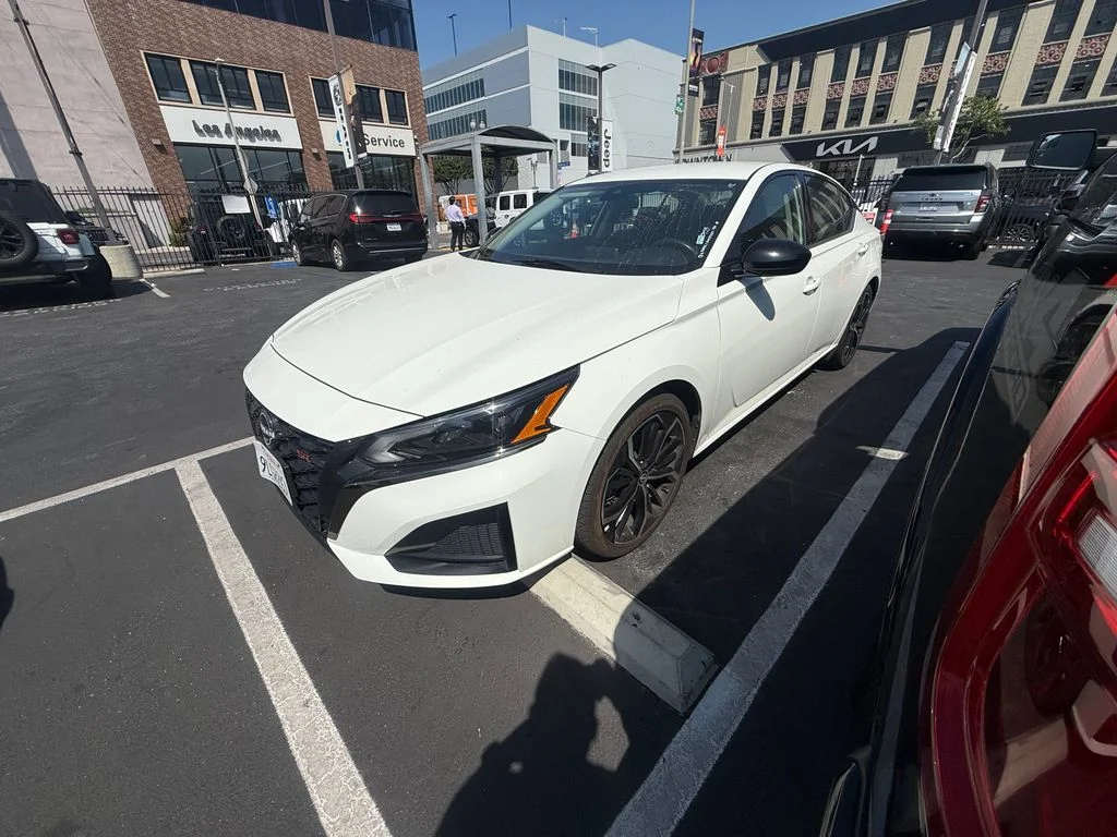 2024 Nissan Altima 2.5 SR's photo