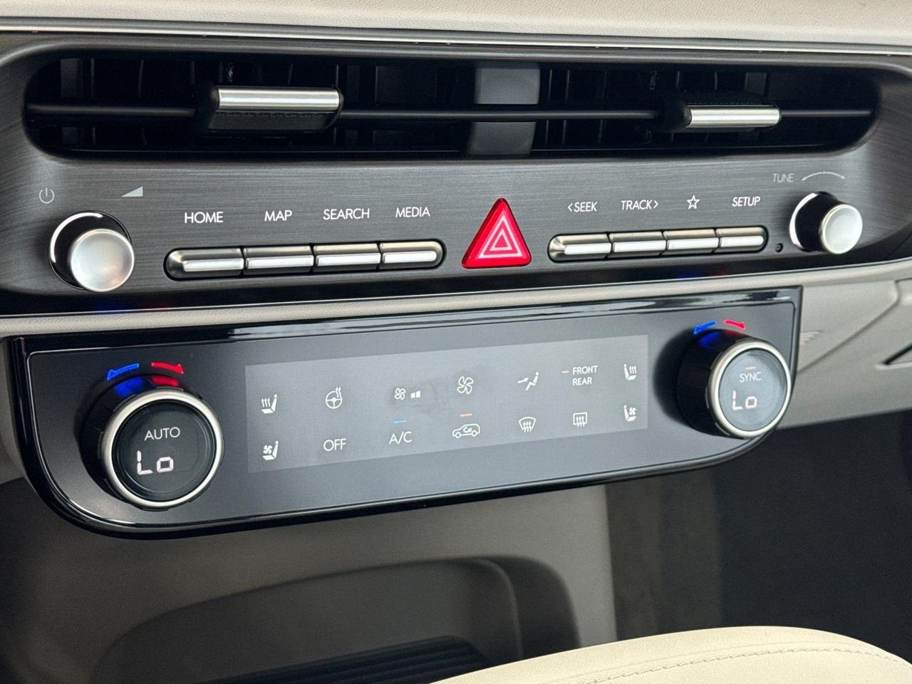New 2026 White Hyundai Limited AWD image 21