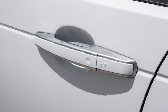 Used 2019 White Land Rover HSE Luxury image 59