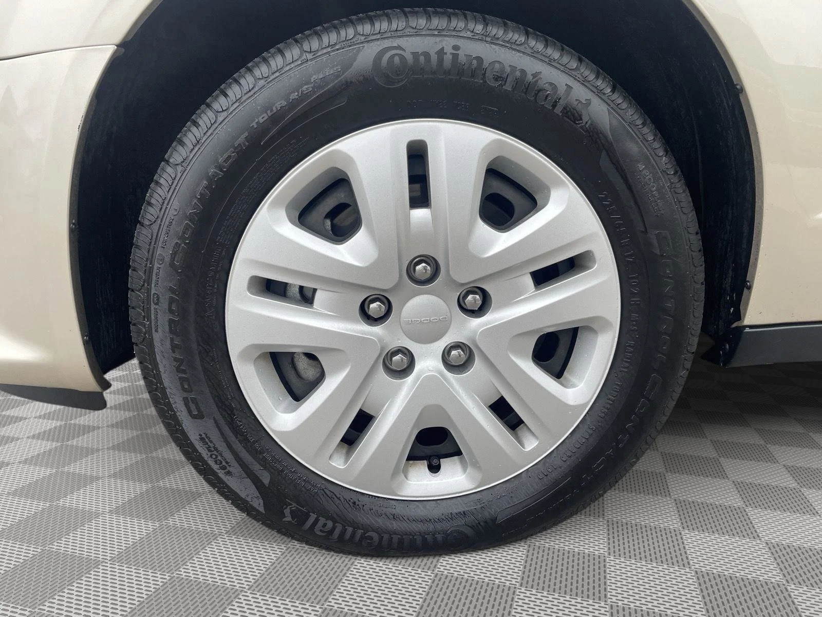 Used 2015 Cashmere/Sandstone Pearlcoat Dodge American Value Pkg image 18