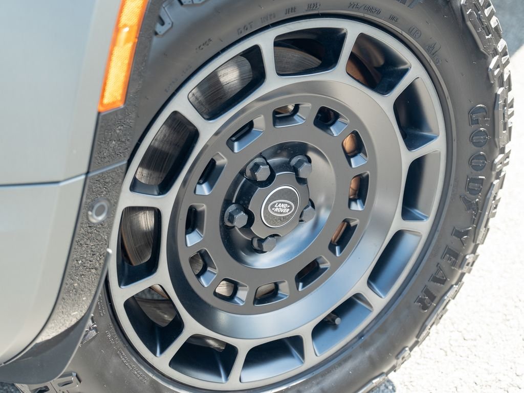 2025 Land Rover Defender Octa Edition One - Photo 9