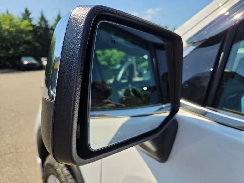 Used 2023 White GMC Denali image 11