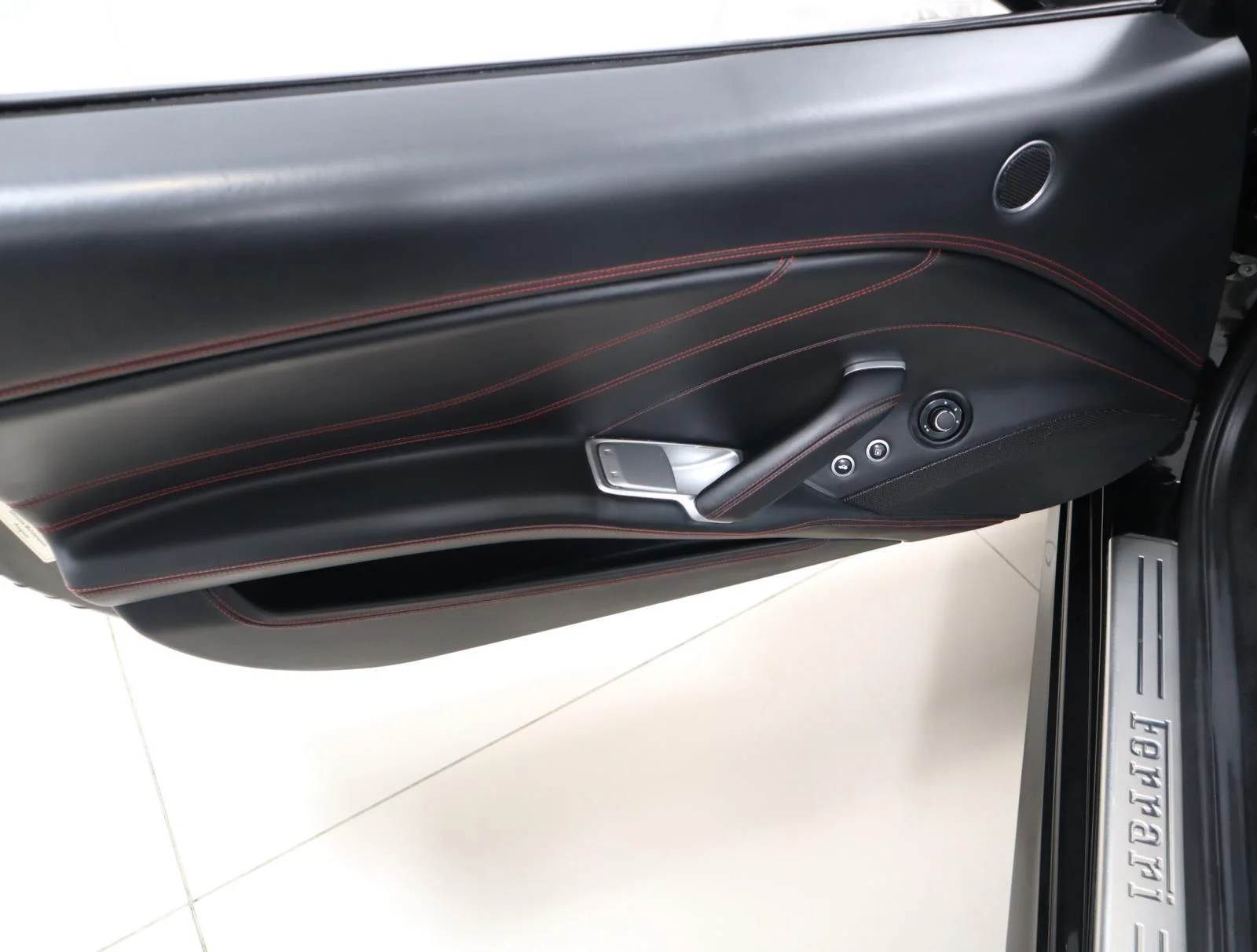 Used 2016 Nero Daytona Metallic Ferrari T 2dr Conv image 22