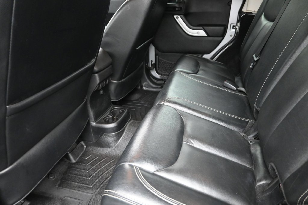 Used 2014 Gray Jeep Unlimited Sahara image 11