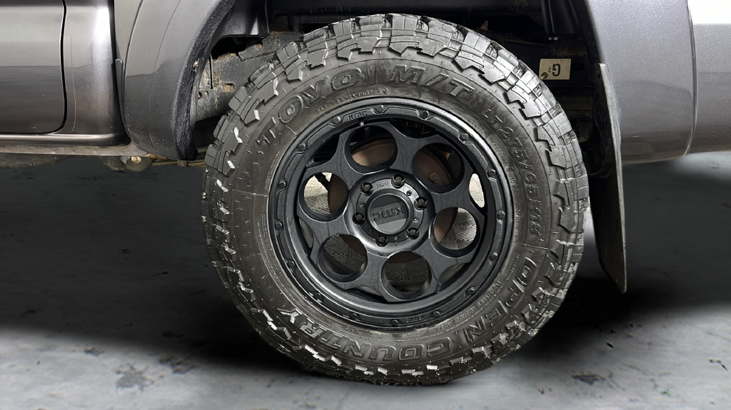 Used 2015 Gray Toyota Base image 38