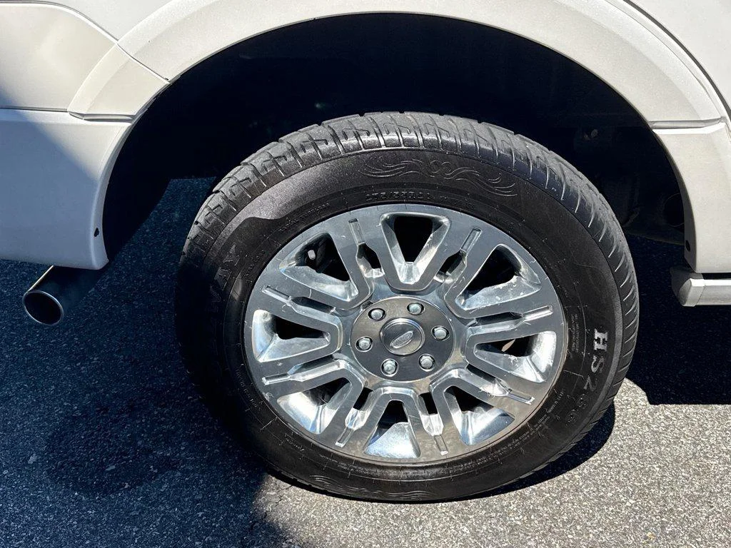 Used 2013 White Platinum Metallic Tri-Coat Ford 4WD 4dr Limited image 16