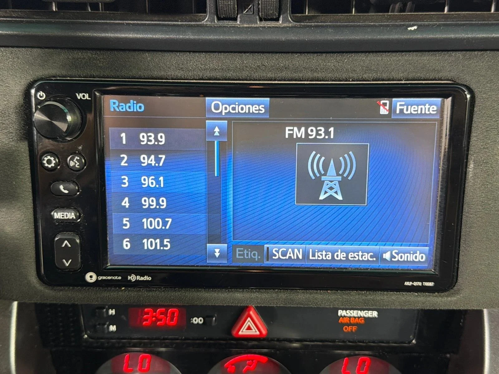 Used 2017 White Toyota  image 25