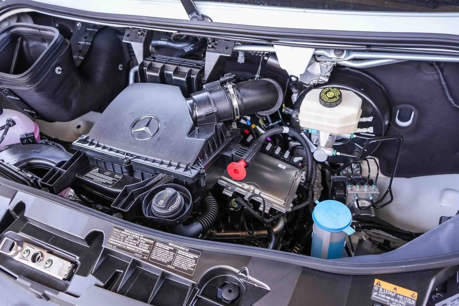 New 2026 Arctic White Mercedes-Benz Cargo 144WB High Roof AWD 2.0L I4 Diesel Turbo HO image 31