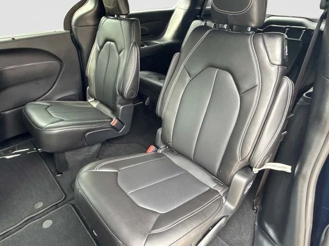 Used 2025 Blue Chrysler Select image 17