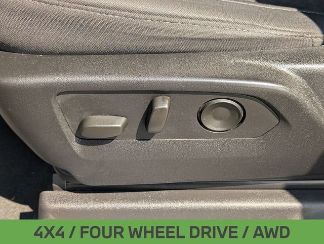 Used 2025 White Chevrolet LT image 18