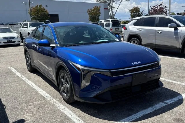 2025 Kia K4 LXS AT's photo