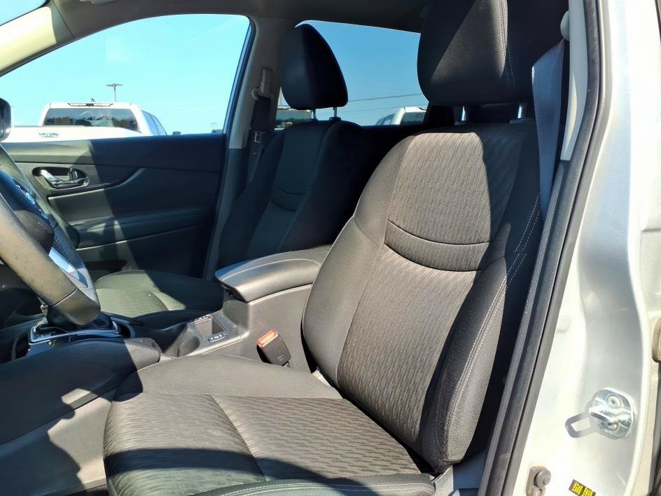 Used 2017 Brilliant Silver Nissan SV image 13