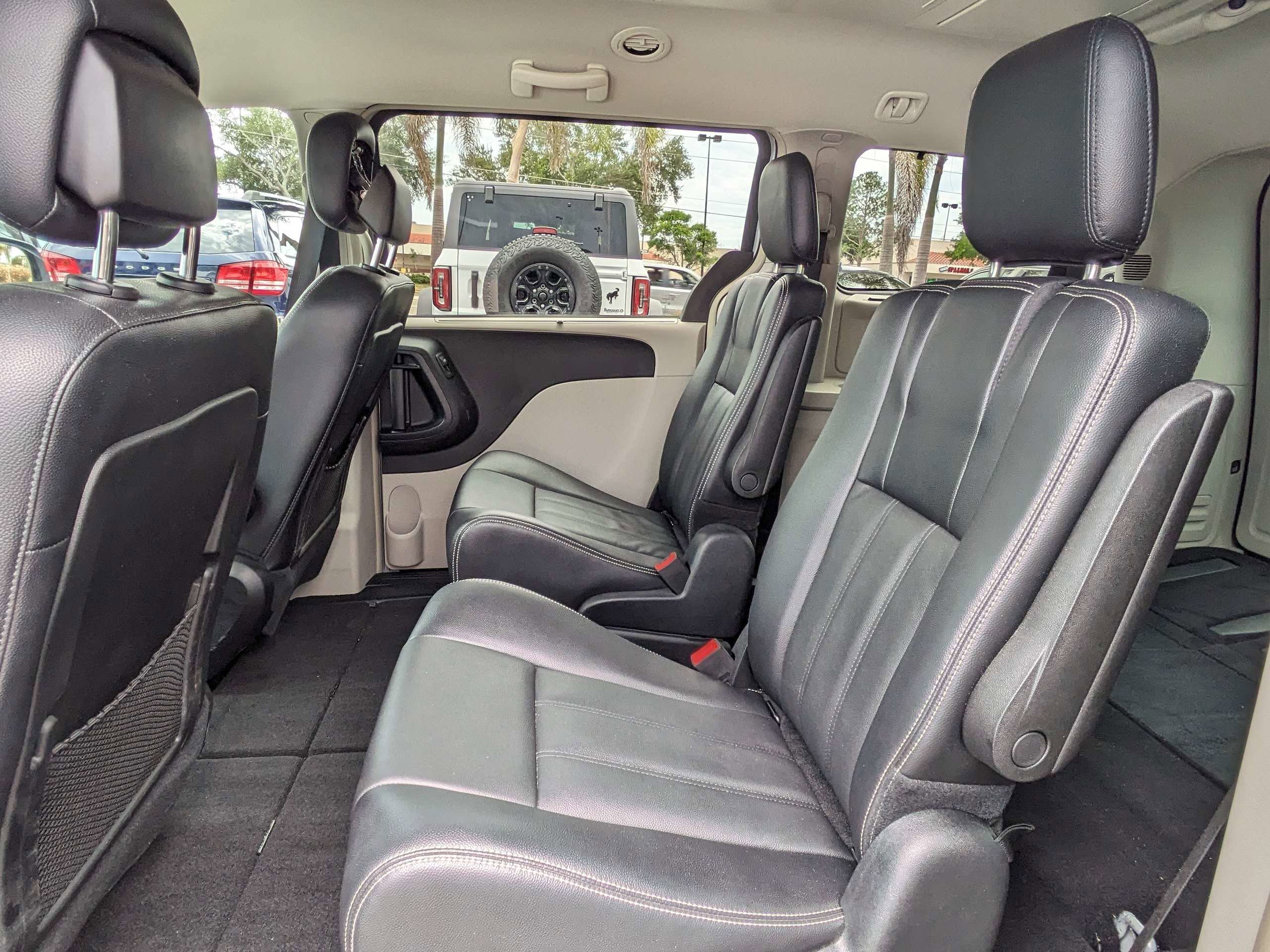 Used 2014 Silver Chrysler Touring image 14
