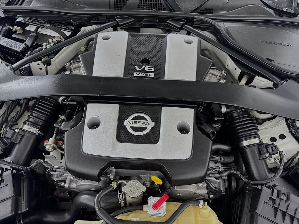 Used 2020 White Nissan Base image 32