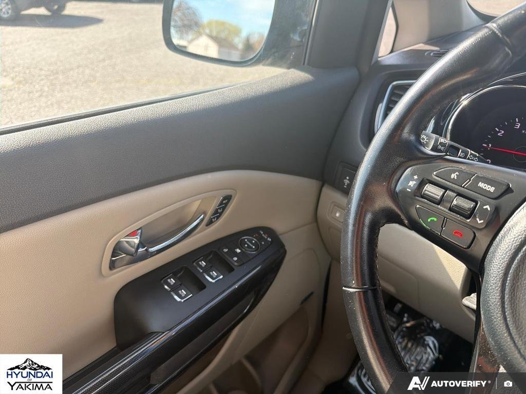 Used 2016 Midnight Sapphire Pearl Metallic Kia SX image 18