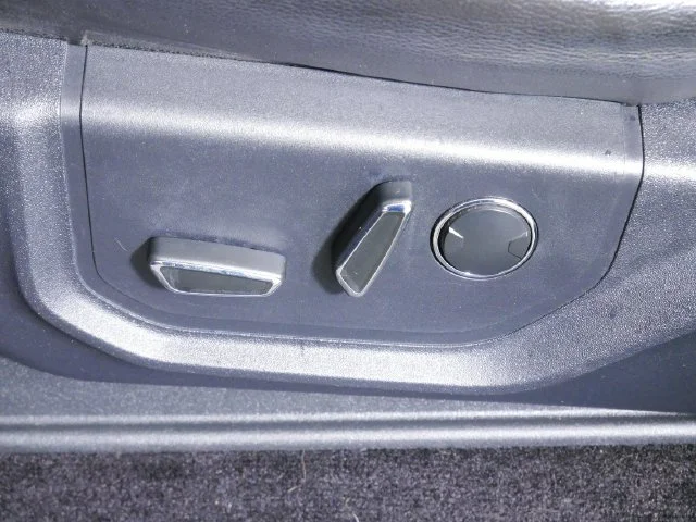Used 2016 Black Ford Lariat image 19