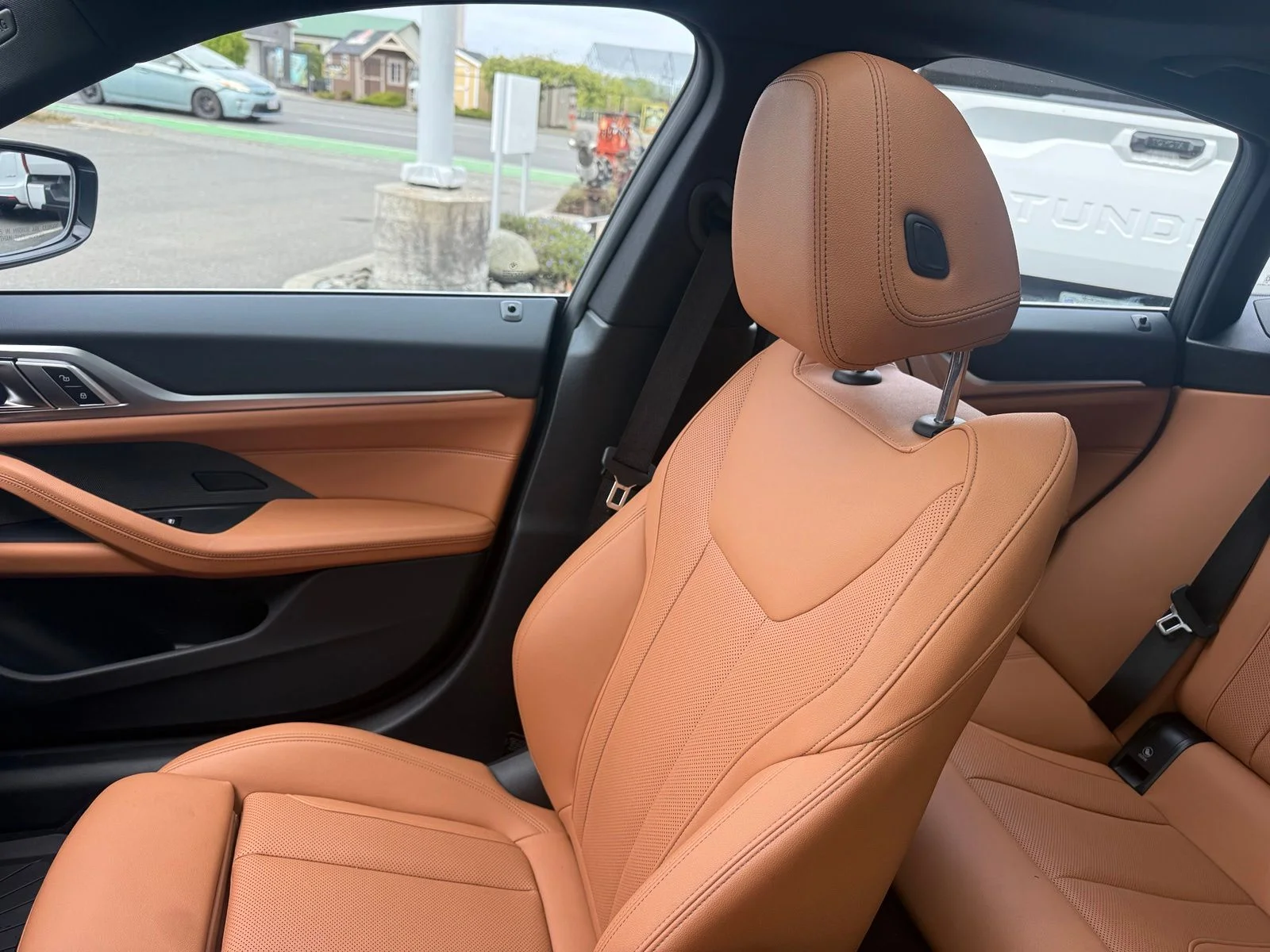 Used 2025 Gray BMW xDrive40 image 25