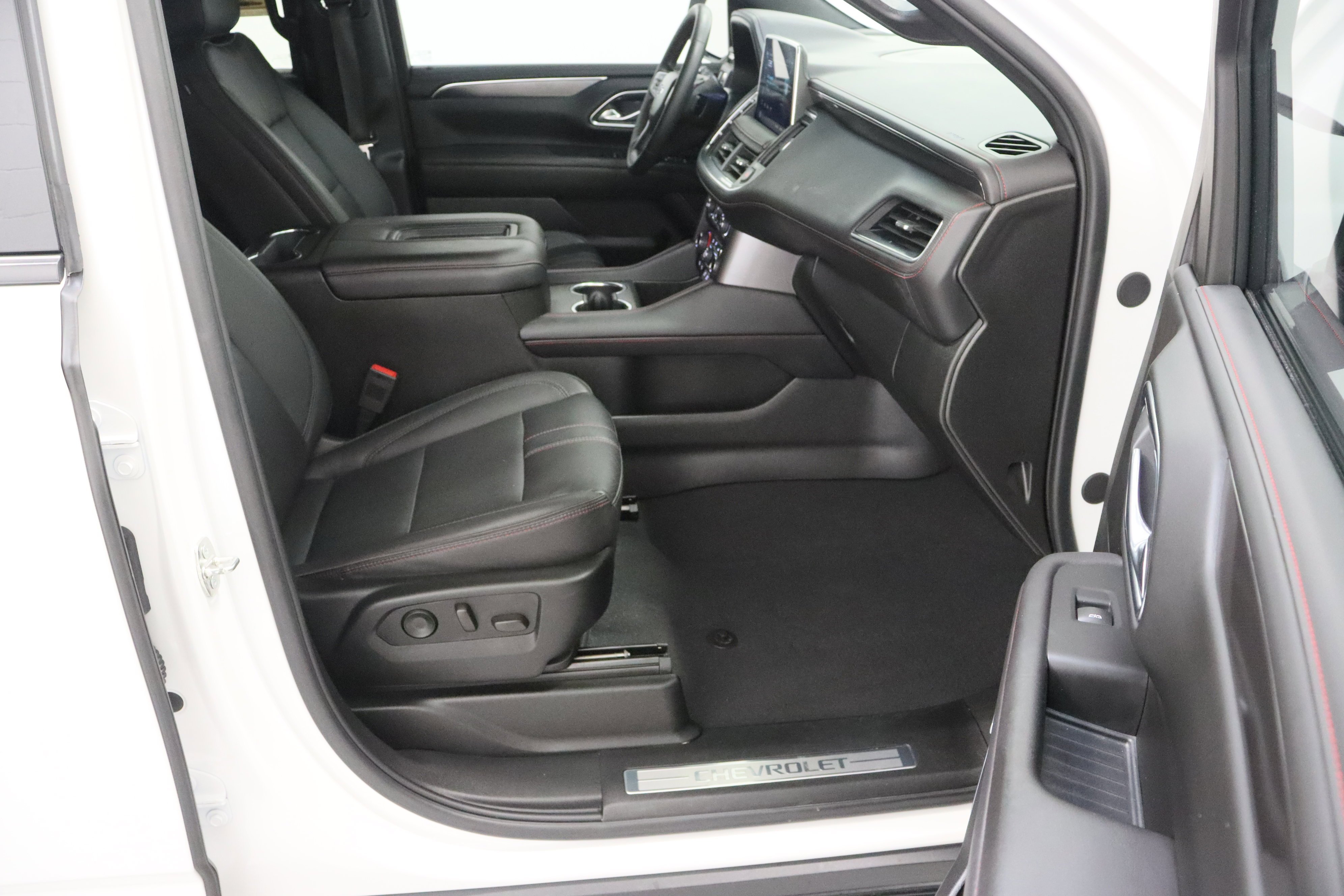 Used 2023 Iridescent Pearl Tricoat Chevrolet RST 5.3L image 40