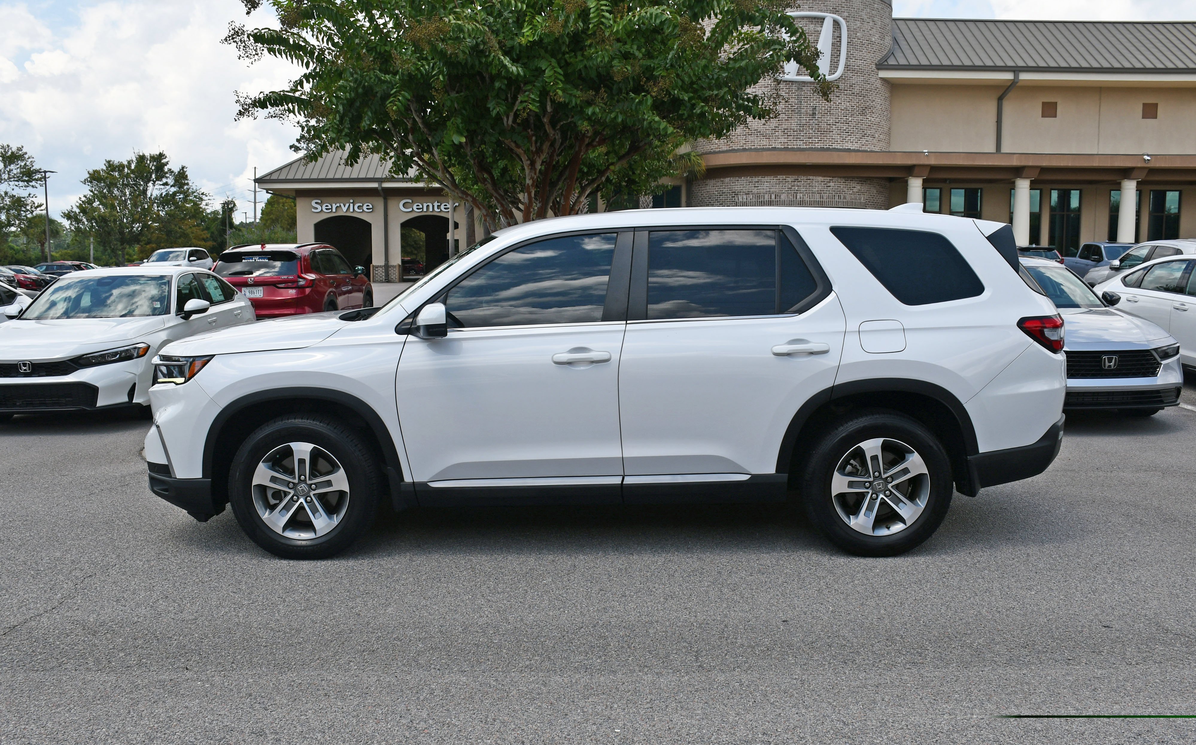 Used 2024 White Honda EX-L image 2