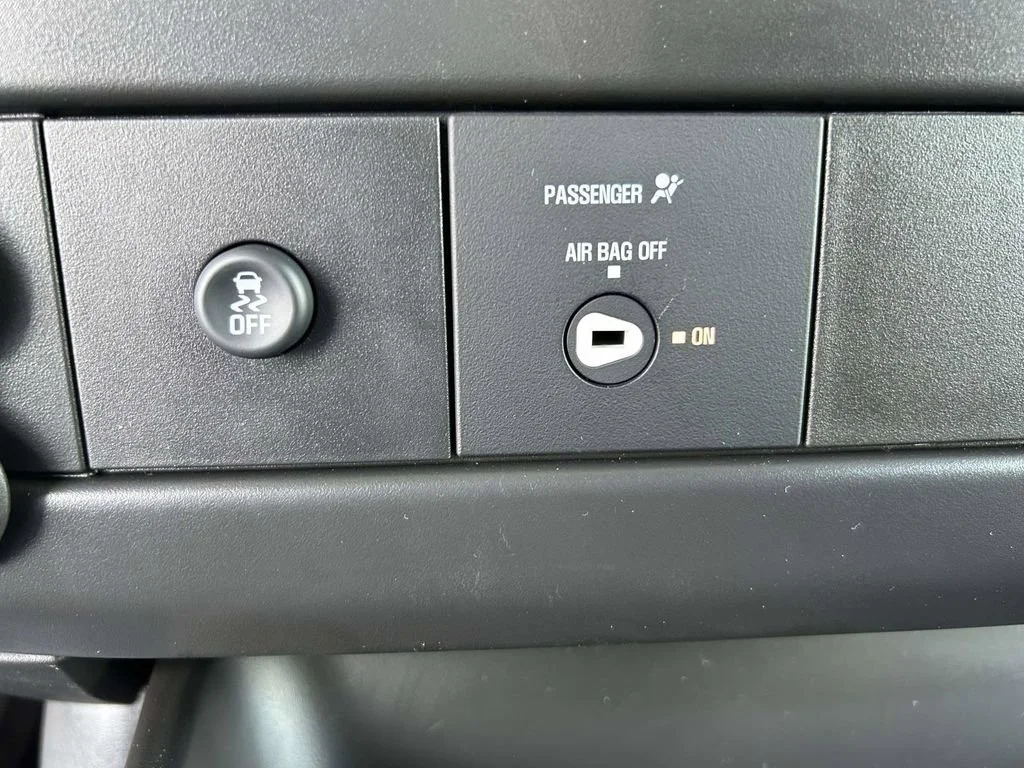New 2026 Summit White GMC Work Van image 20