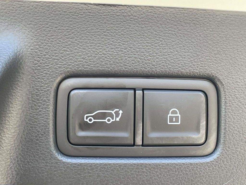 New 2027 White Hyundai SEL AWD image 14