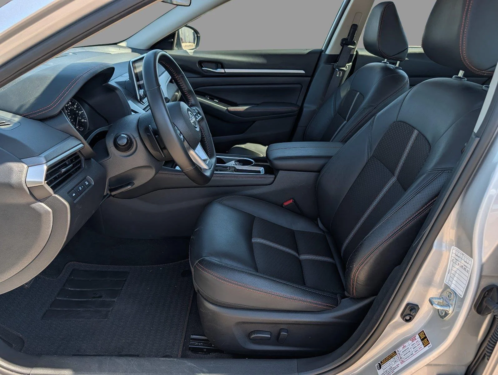Used 2025 Silver Nissan SR image 11