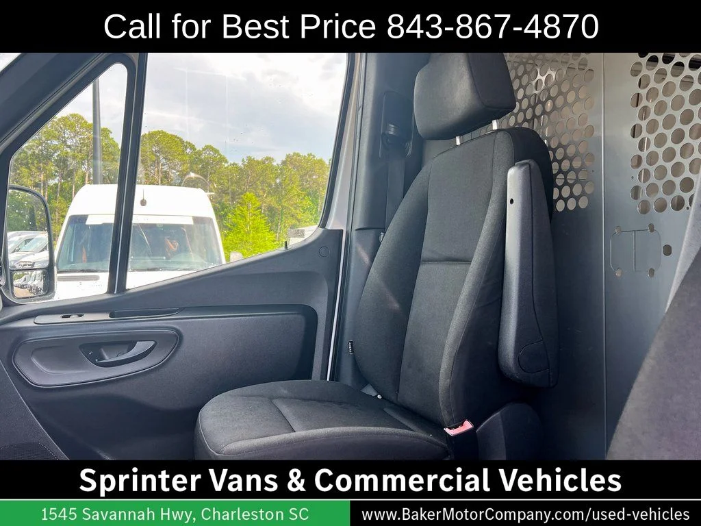 Used 2020 White Freightliner Base image 25
