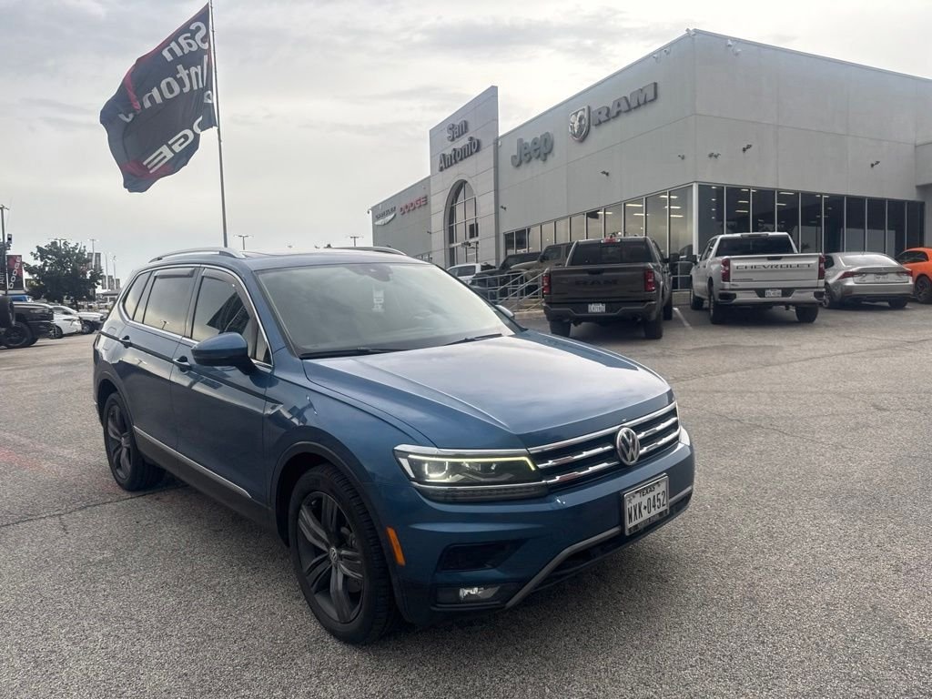 Used 2018 Blue Volkswagen 2.0T SEL Premium image 13