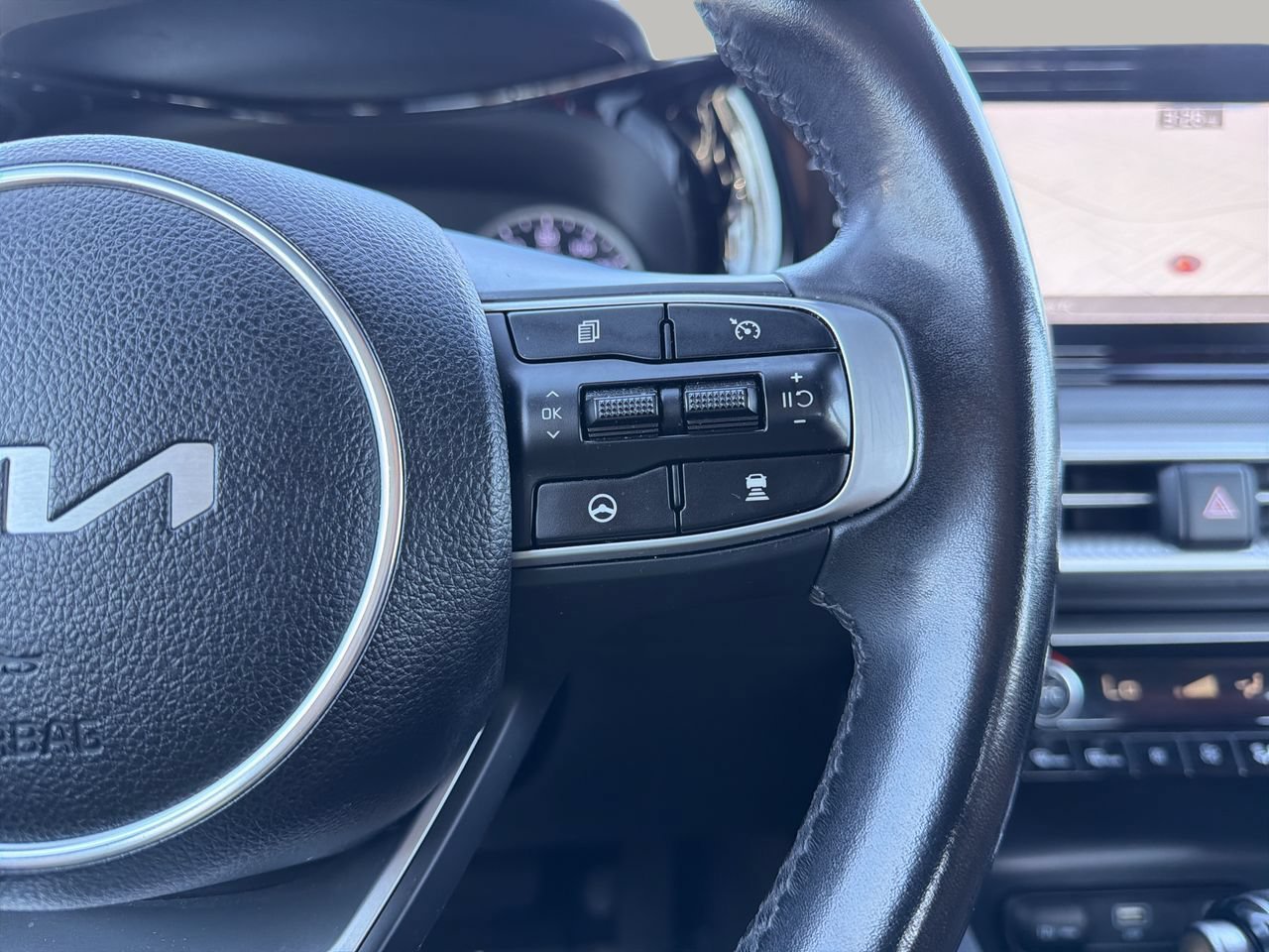 Used 2023 Wolf Gray Kia GT-Line image 27