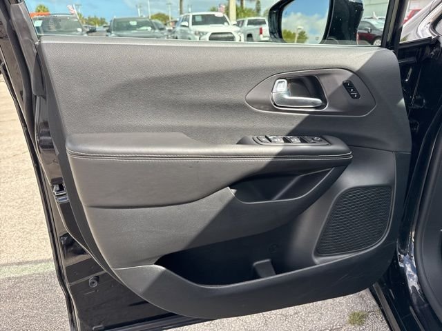 2026 Chrysler Pacifica Select - Photo 30