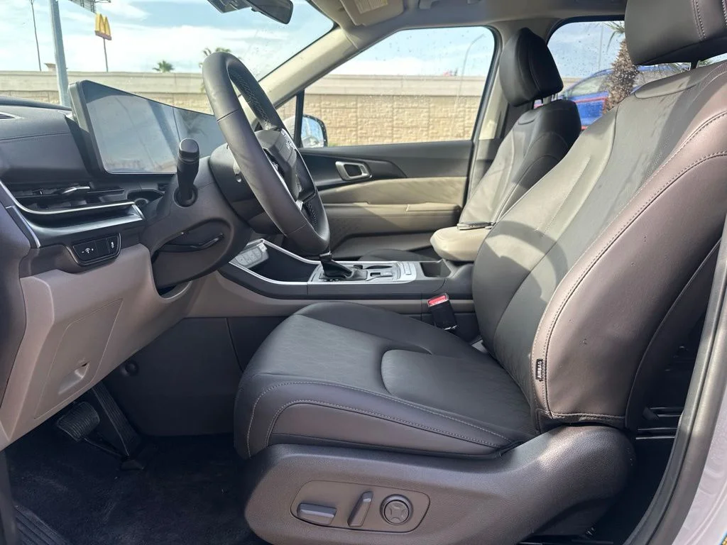 New 2027 White Kia LXS image 10