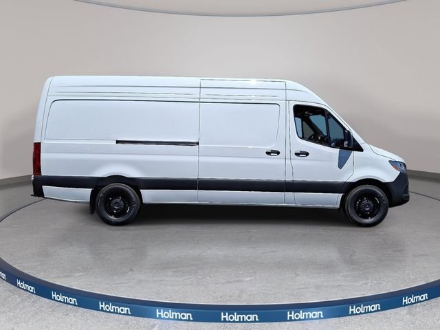 New 2026 Arctic+White Mercedes-Benz Cargo 170 WB image 4