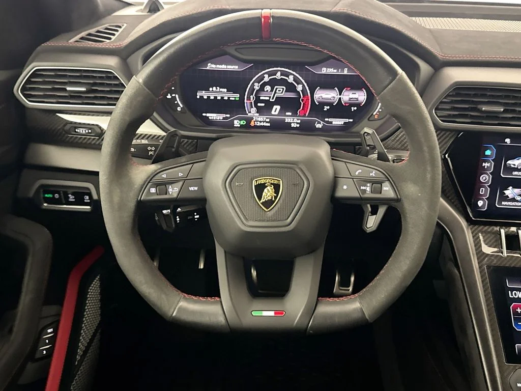 Used 2024  Lamborghini Performante image 11