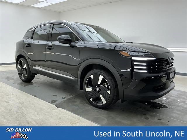 Used 2025 Super Black Nissan SR image 3