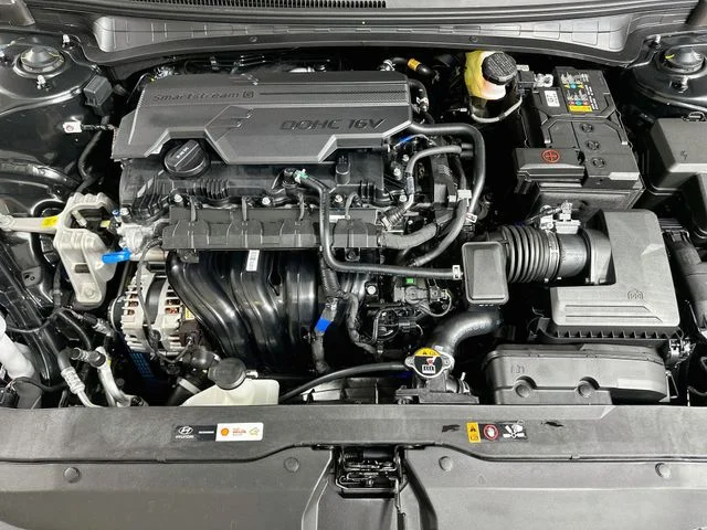 New 2026 Hyundai ELANTRA SE