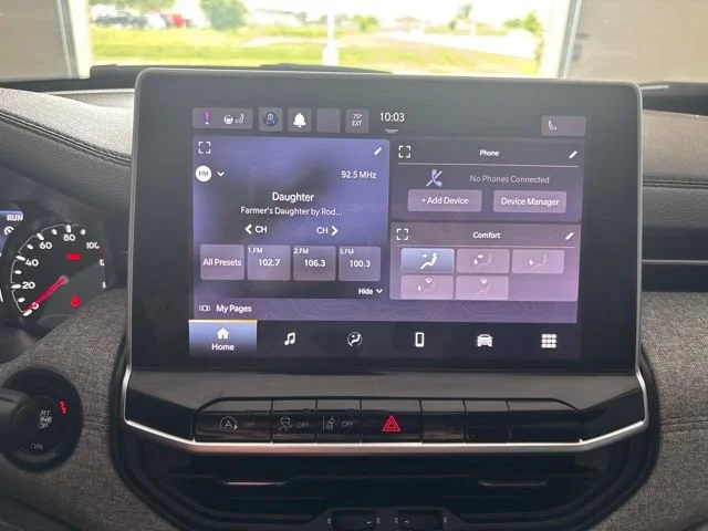 Used 2022  Jeep Latitude Lux image 37