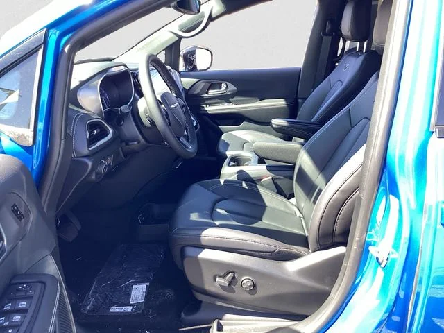 New 2026 Blue Pearl Chrysler SELECT AWD image 10