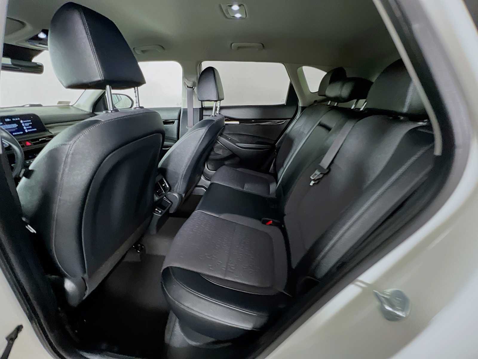 Used 2024 Clear White/Black Roof Kia X-Line image 25