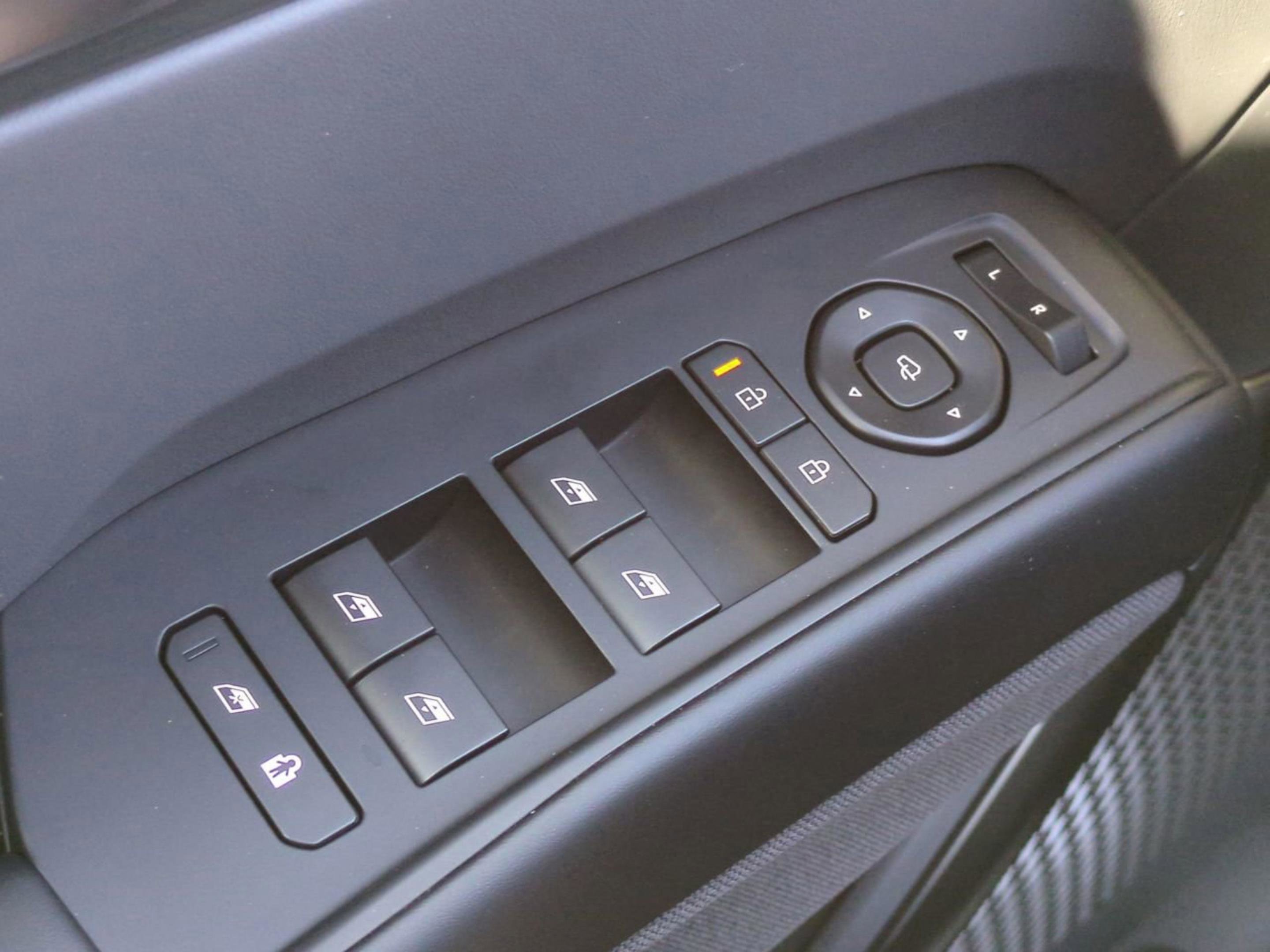 New 2026 Glacial White Pearl Kia Land AWD image 26