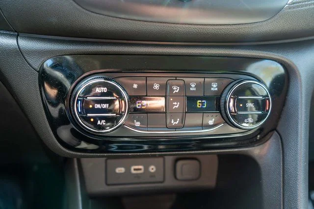 Used 2023 Blue Buick Select image 28