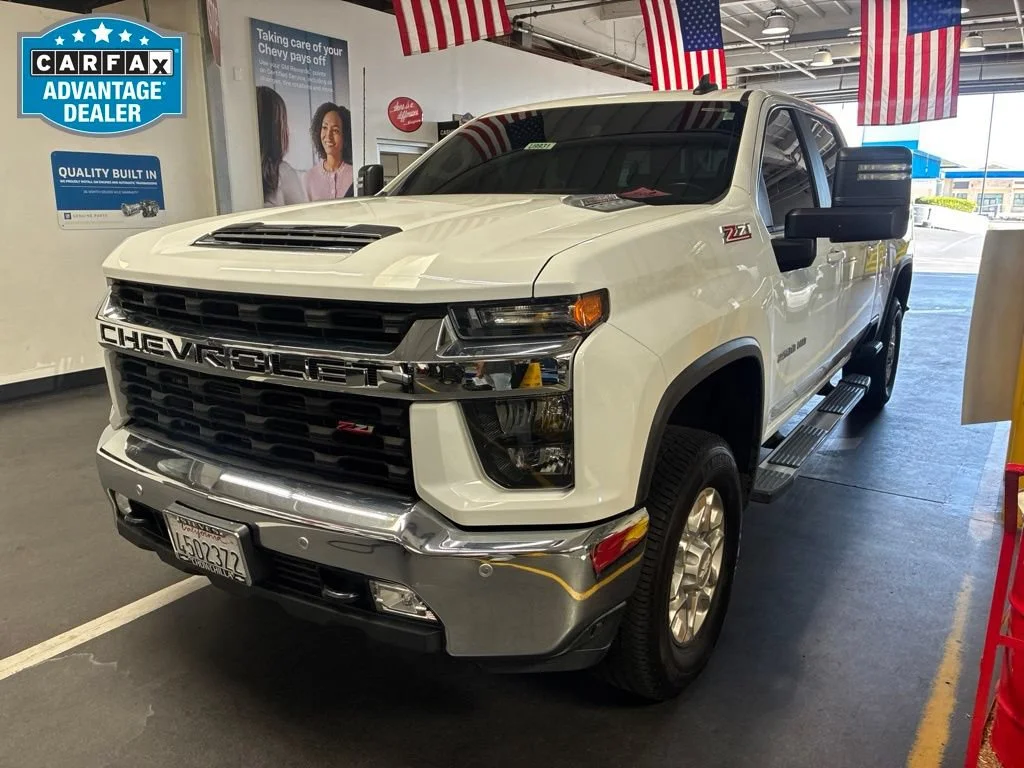 Used 2020 SUMMIT WHITE Chevrolet LT image 4