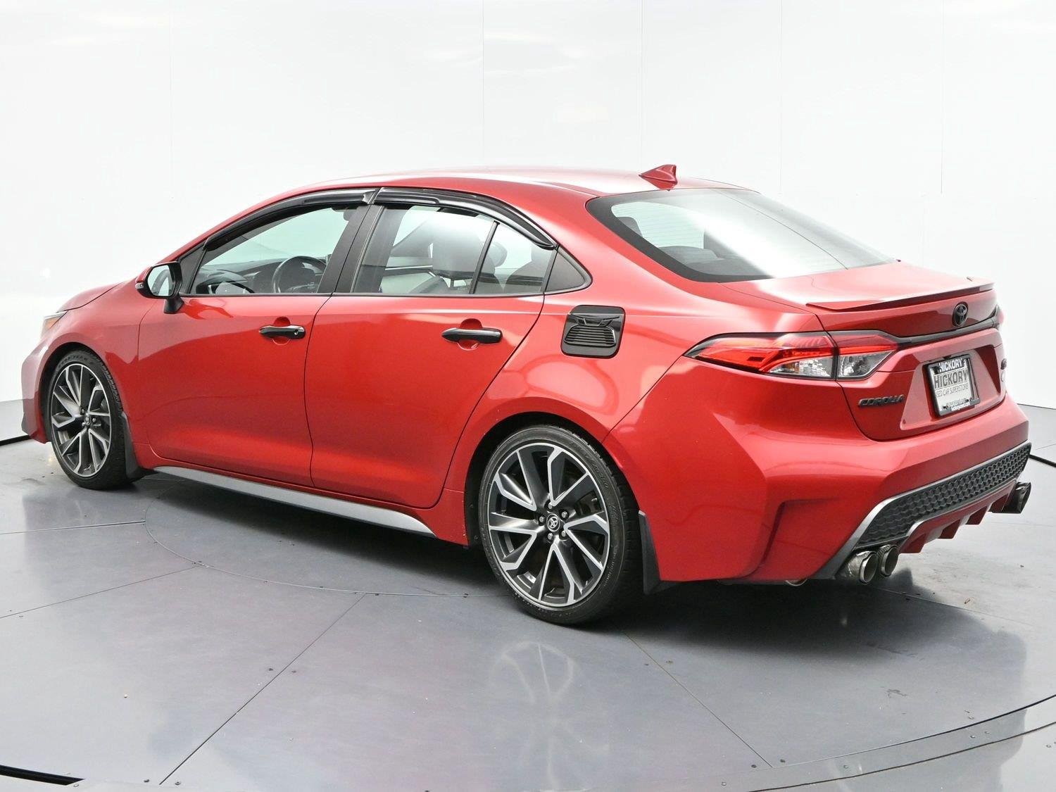 Used 2020 Barcelona Red Metallic Toyota SE image 5