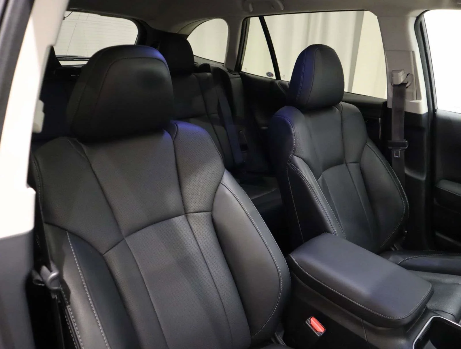 Used 2024 Magnetite Gray Metallic Subaru Limited image 17